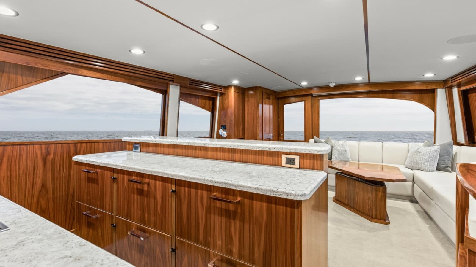 2020 Viking 68 Convertible - Photo 10