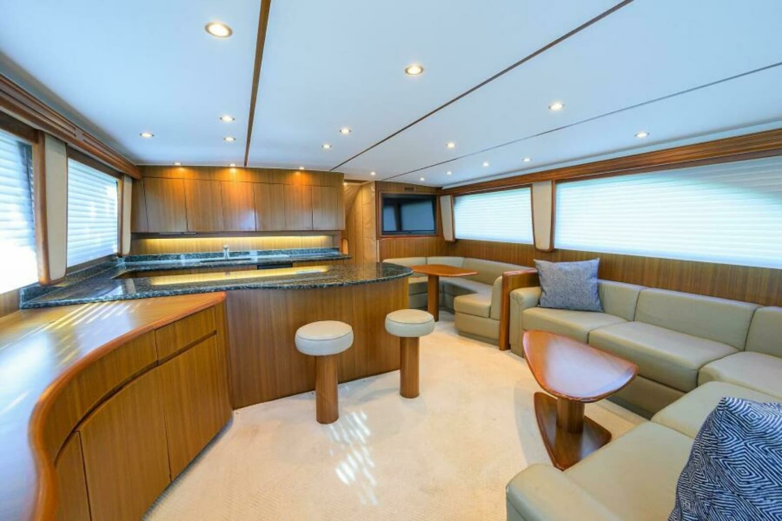 2008 Viking 60 Convertible - Photo 26