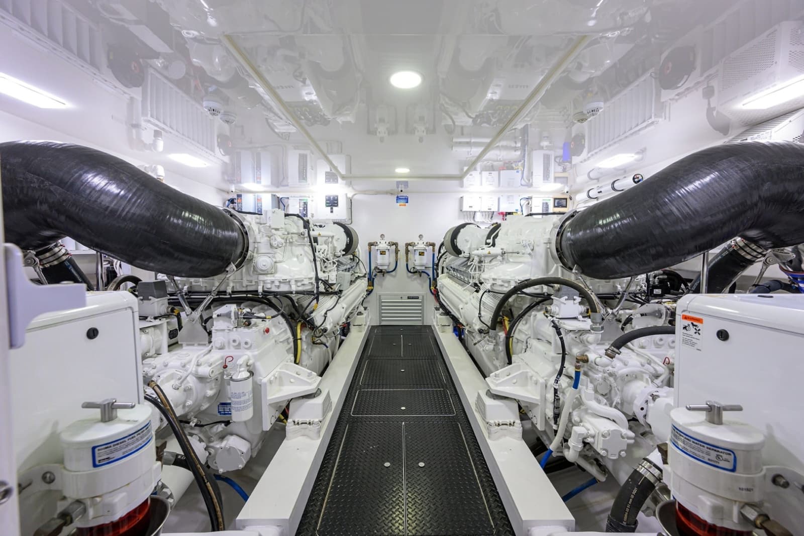 2023 Viking 80 Skybridge - Photo 46