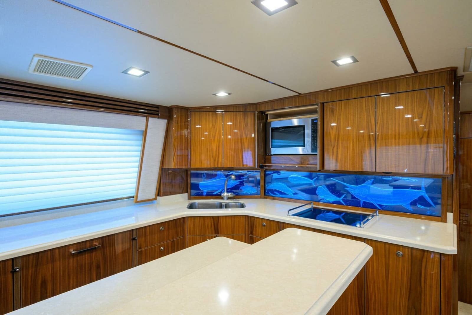 2021 Viking 72 Convertible - Photo 7