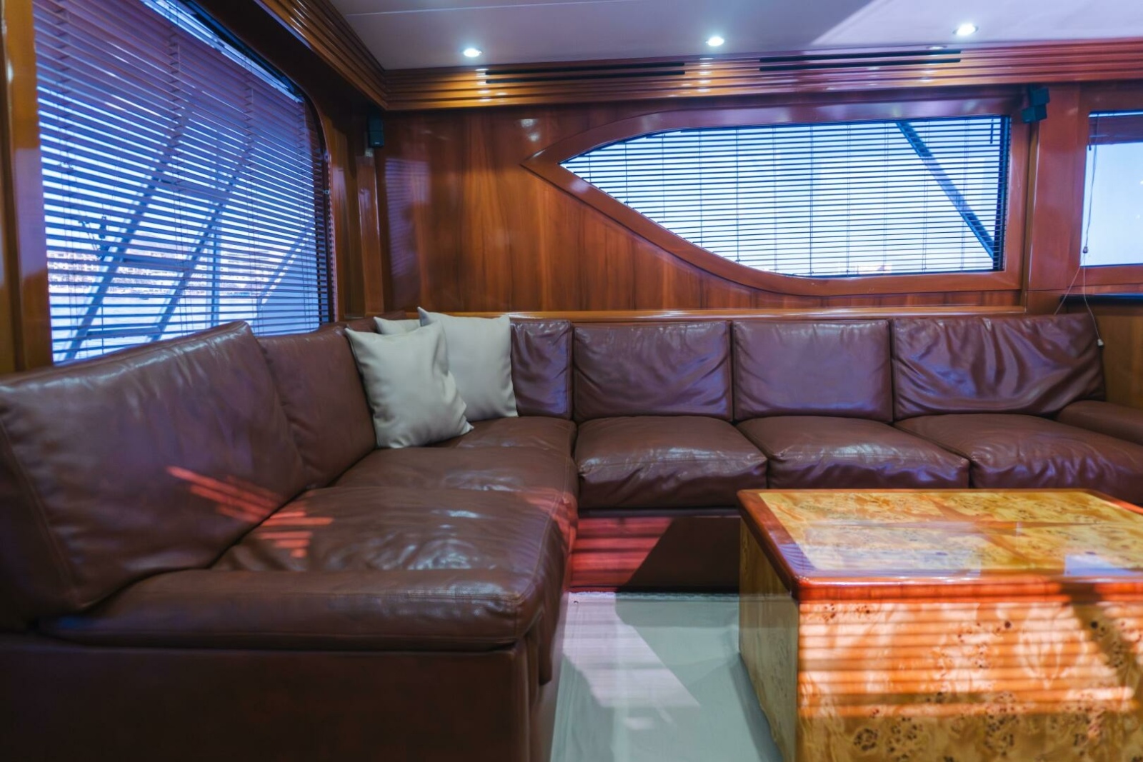 2001 Hatteras 60 Convertible - Photo 13
