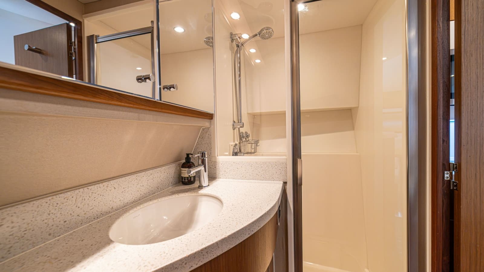 2020 Cabo 40 Express - Photo 11