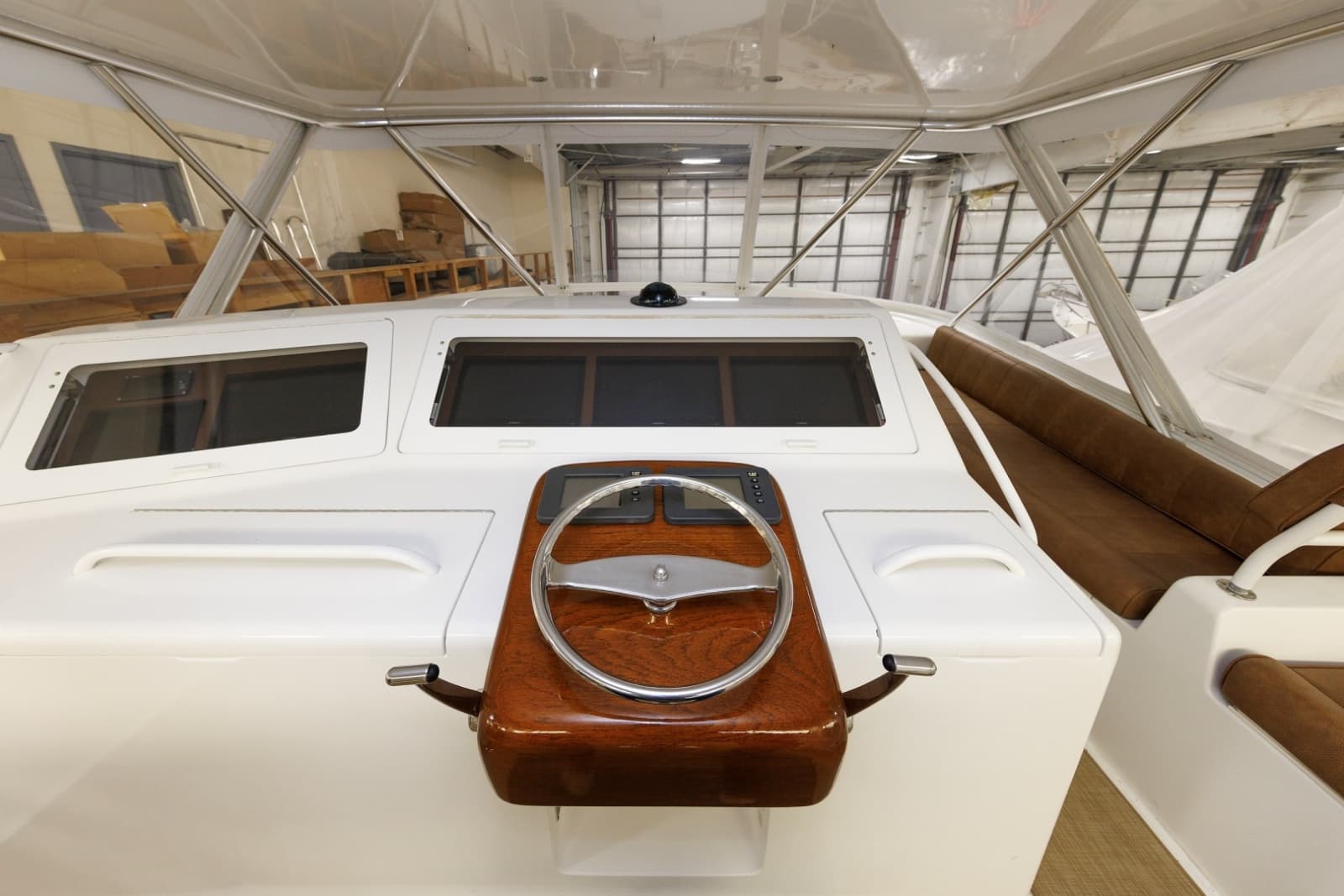 2005 Viking 61 Convertible - Photo 16