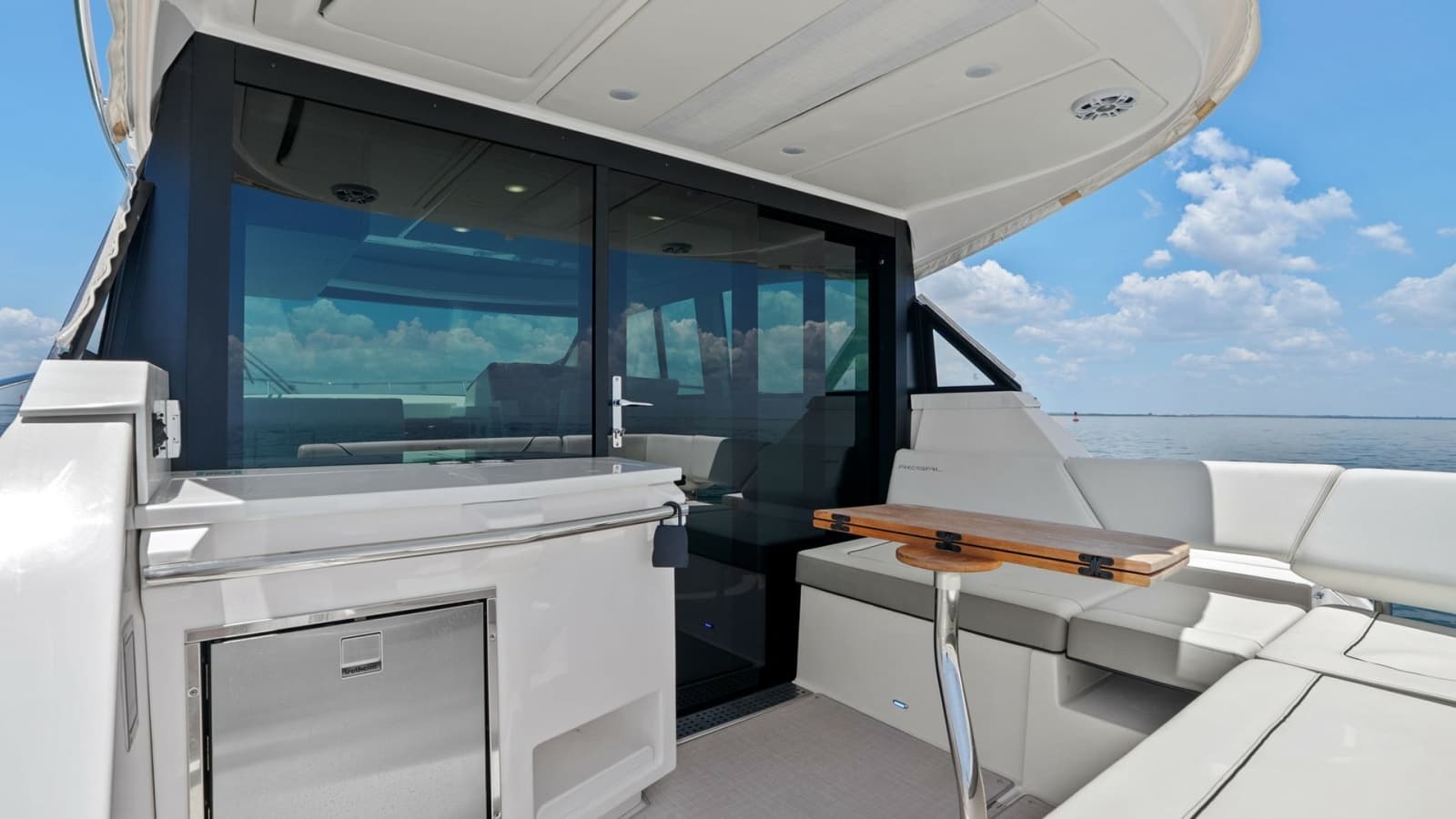 2025 Regal 38 XO - Photo 13