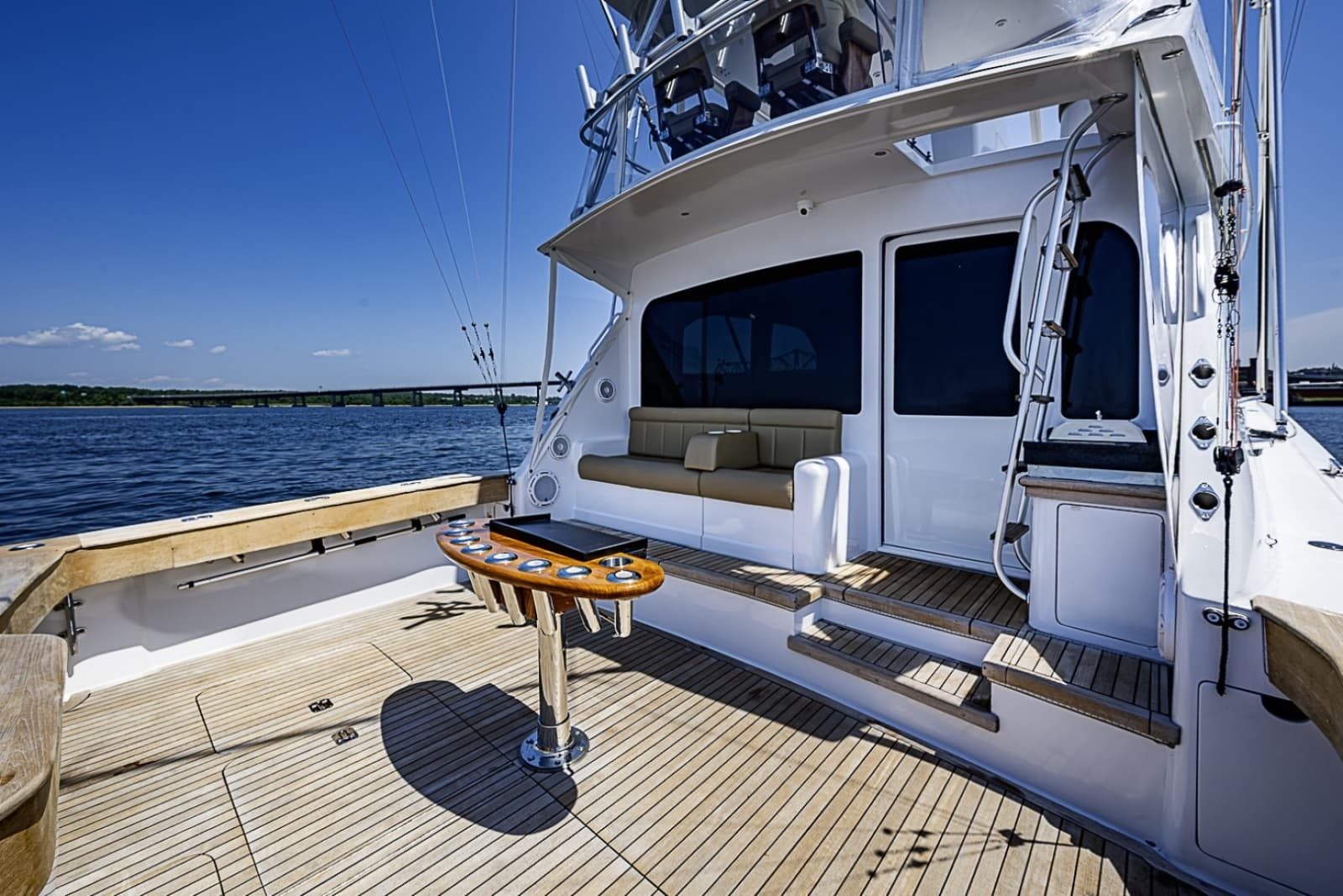 2002 Viking 52 Convertible - Photo 31