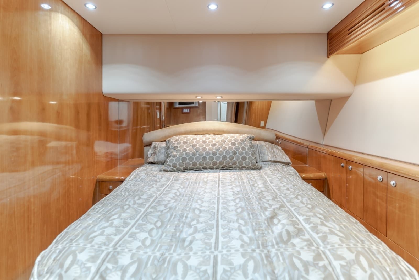 2003 Hatteras 54 Convertible - Photo 5