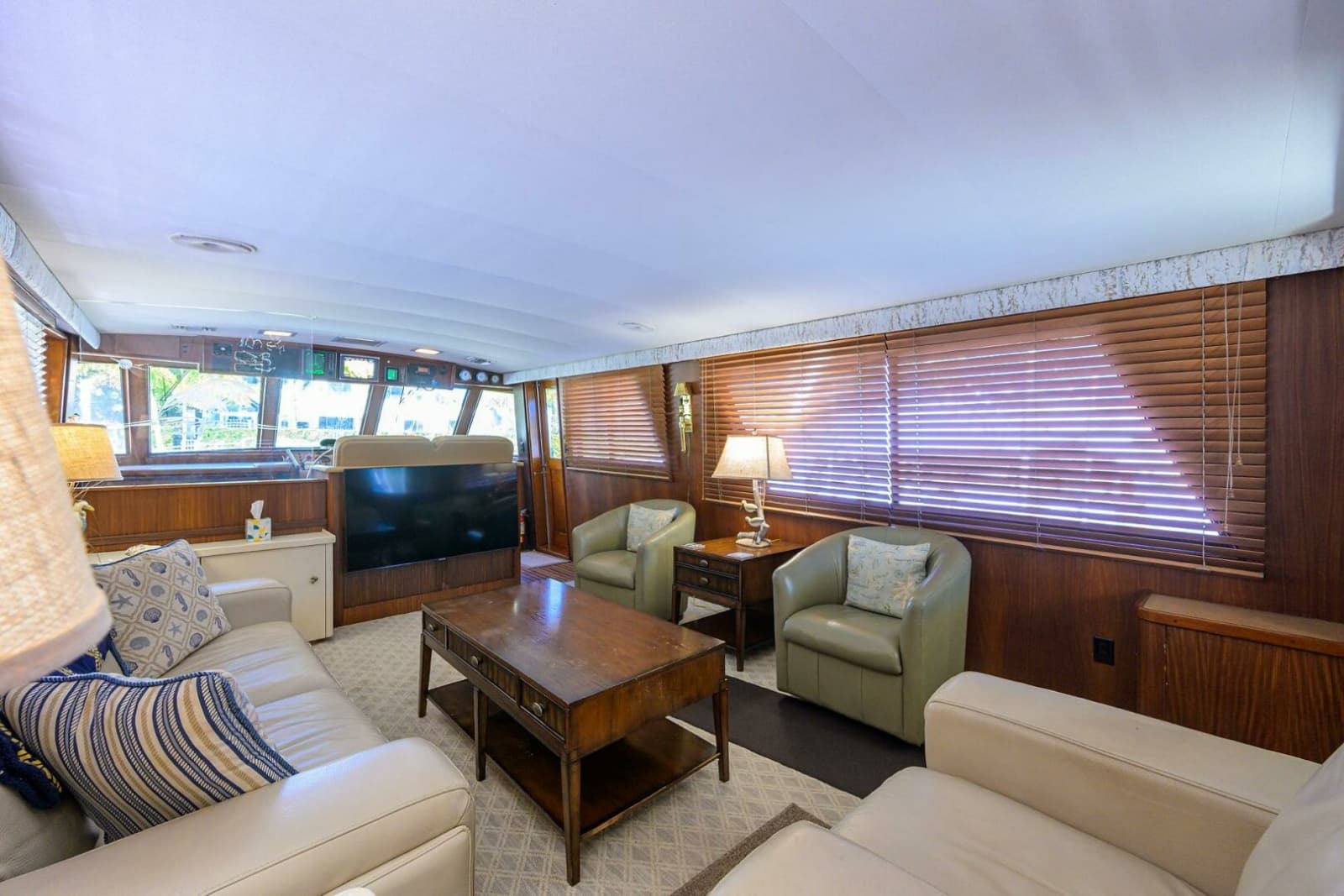 1987 Hatteras 63 Motor Yacht - Photo 3