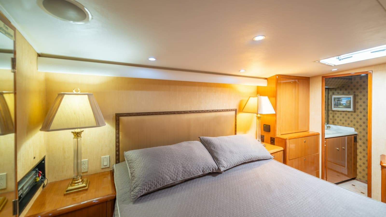 2002 Viking 61 Convertible - Photo 24