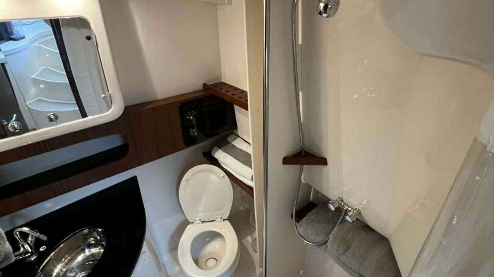 2018 Grady-White 370 Express - Photo 12