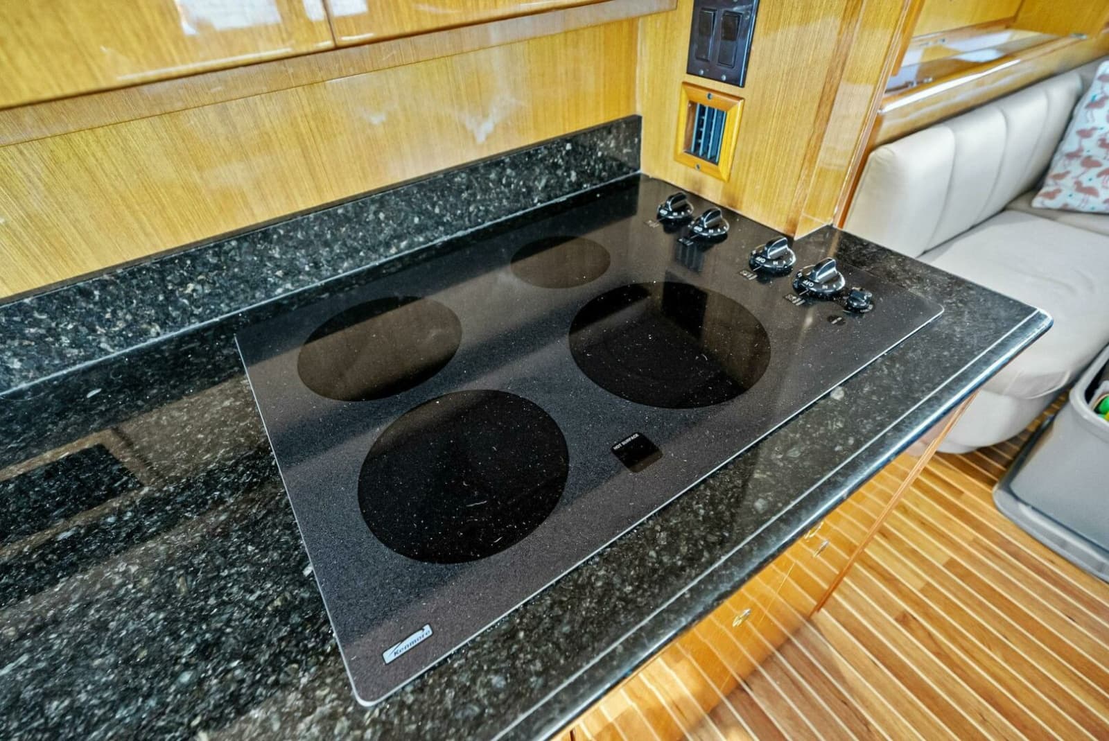 2002 Viking 65 Convertible - Photo 25