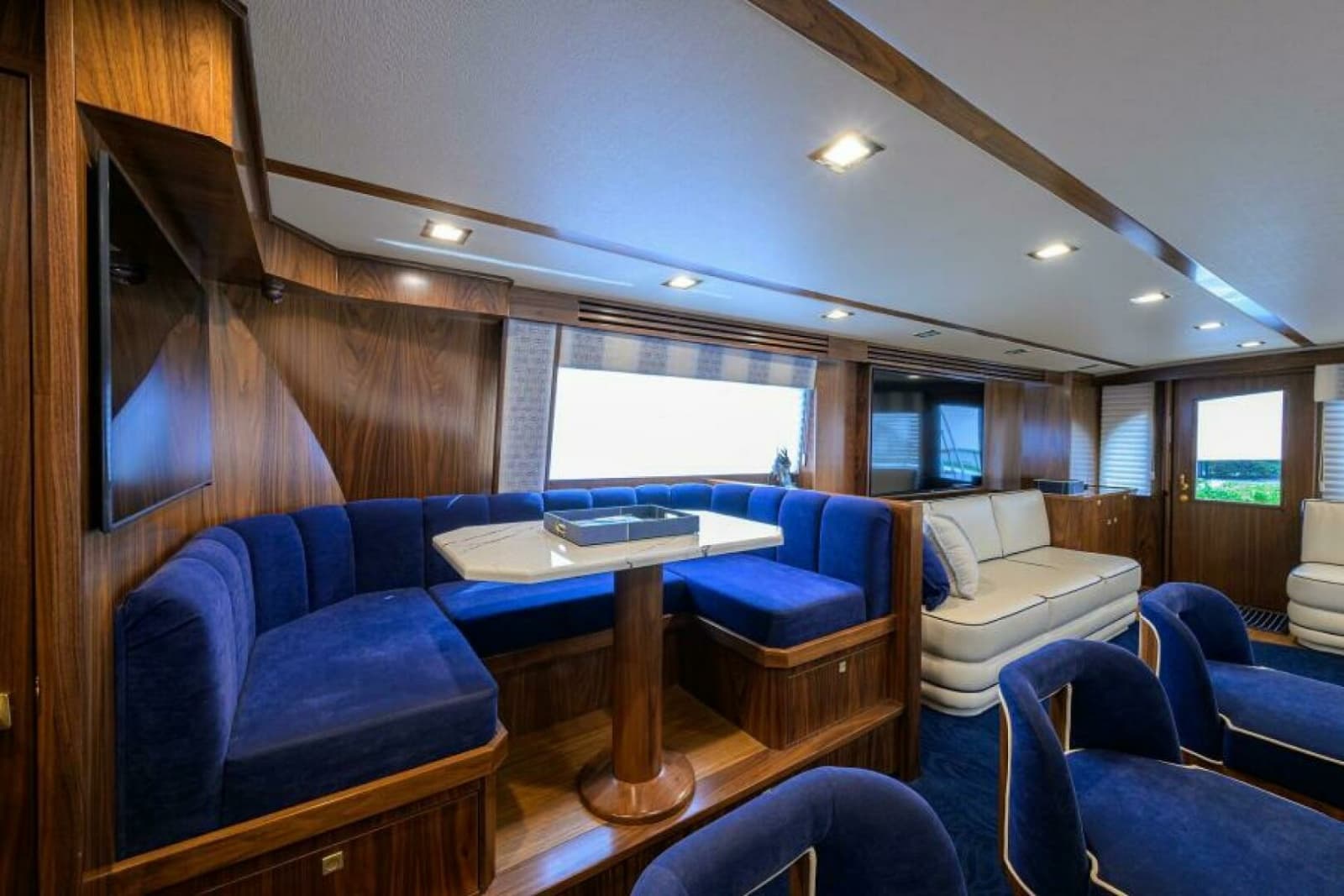 2024 Viking 80 Convertible - Photo 8