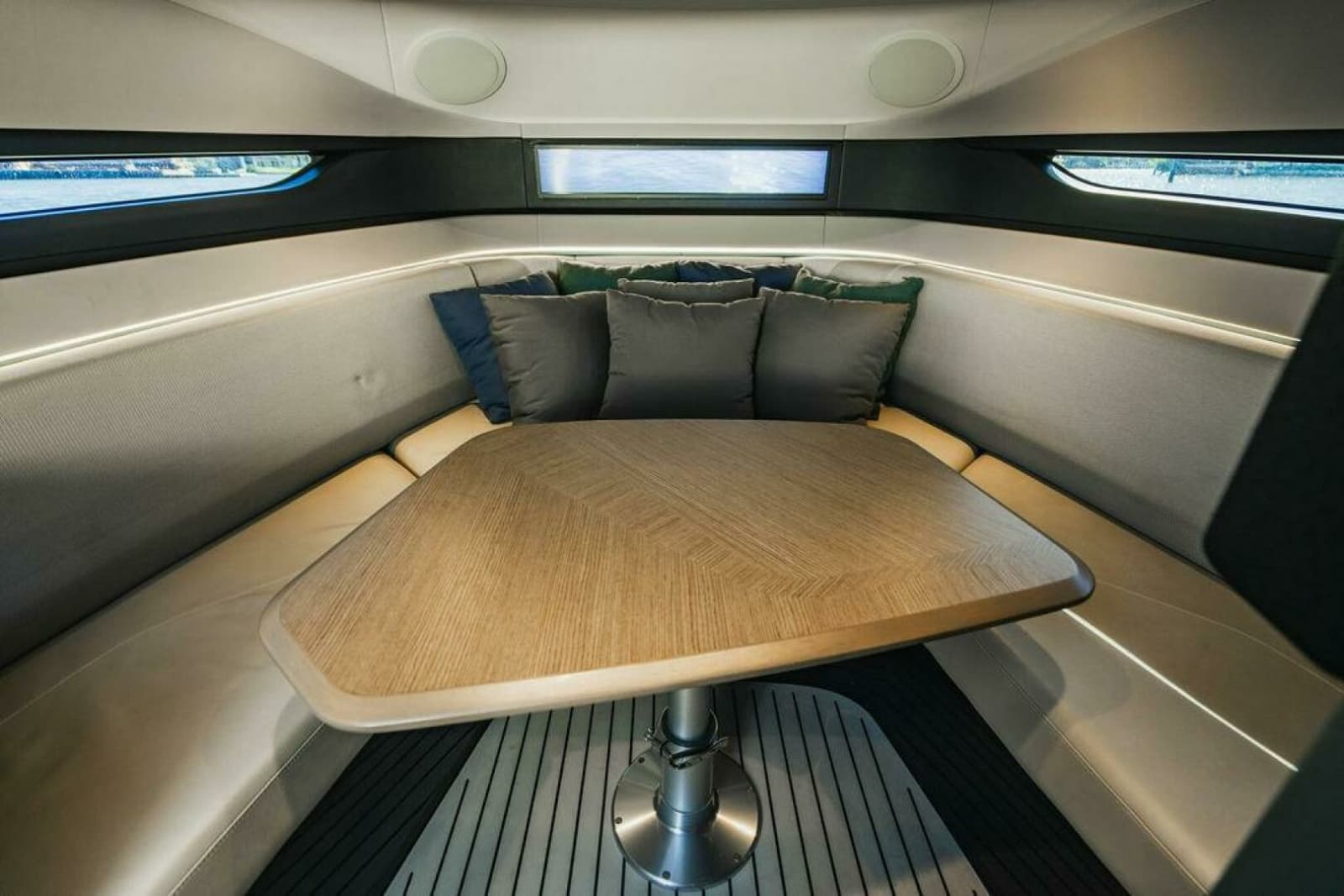 2020 Princess R35 - Photo 21