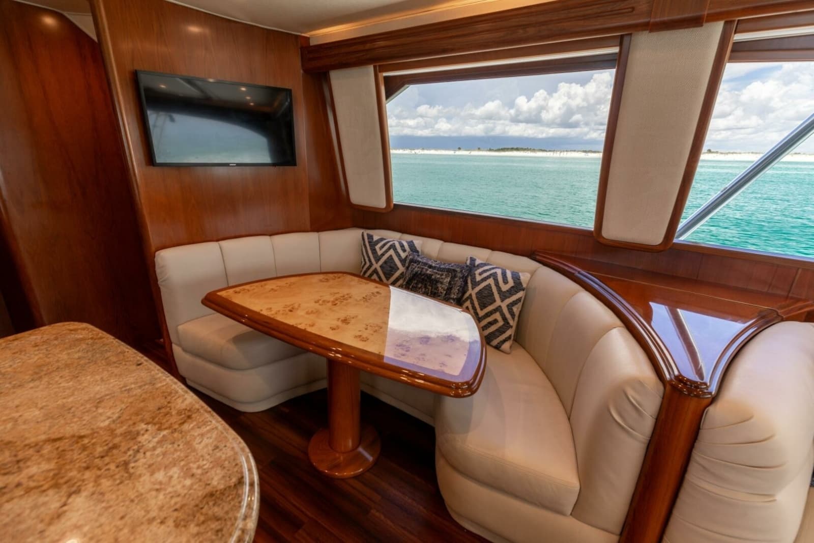 2015 Viking 70 Convertible - Photo 23