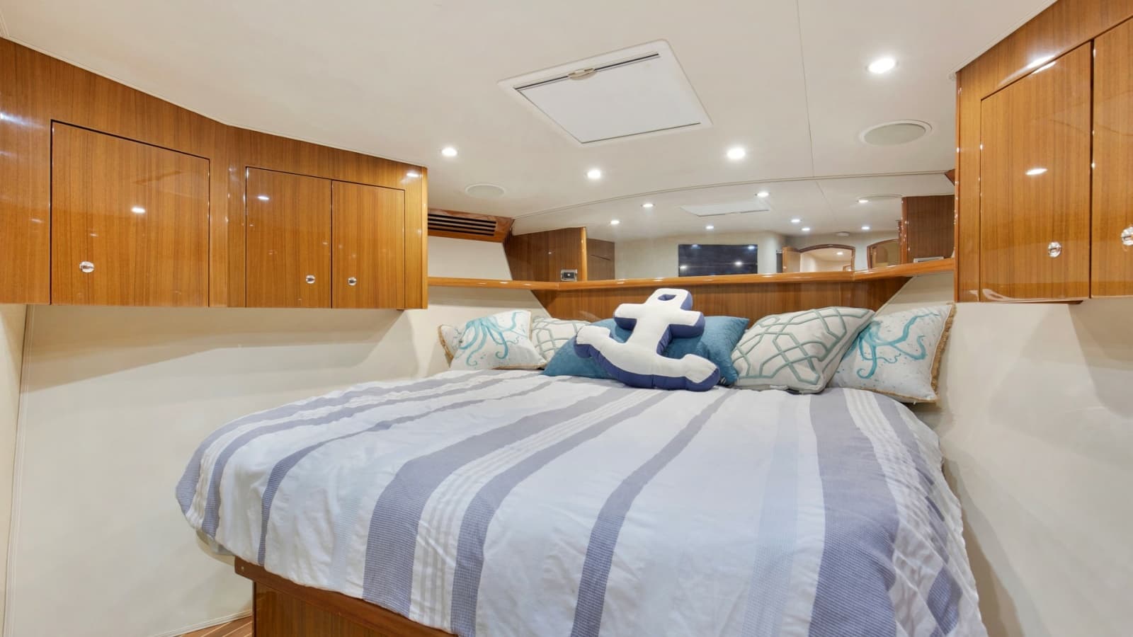 2007 Viking 74 Enclosed Bridge - Photo 20