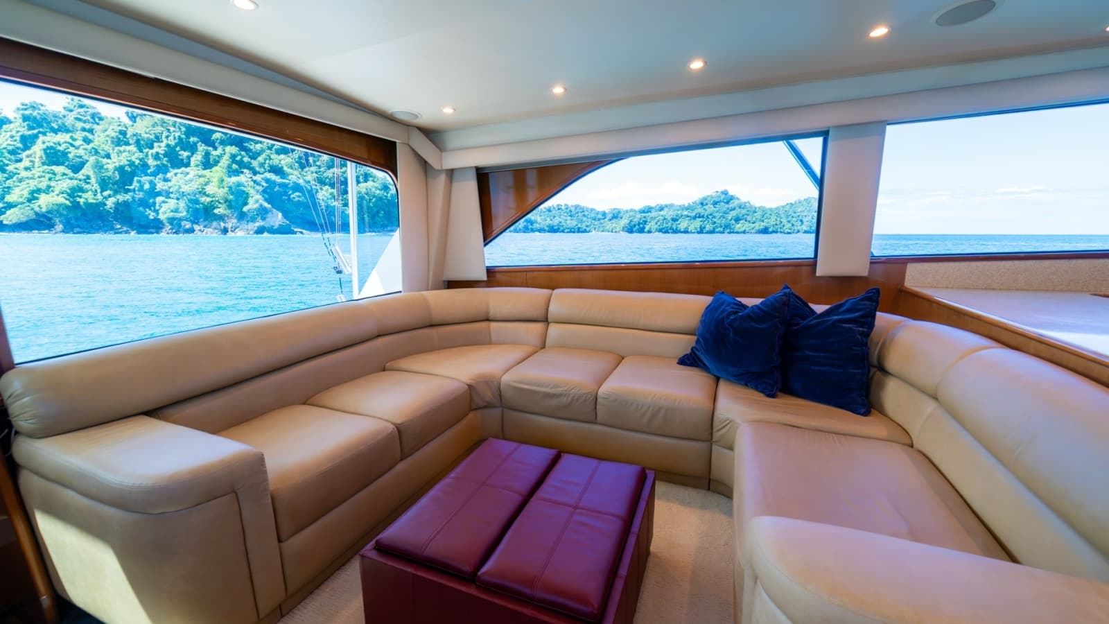 2001 Viking 61 Convertible - Photo 9