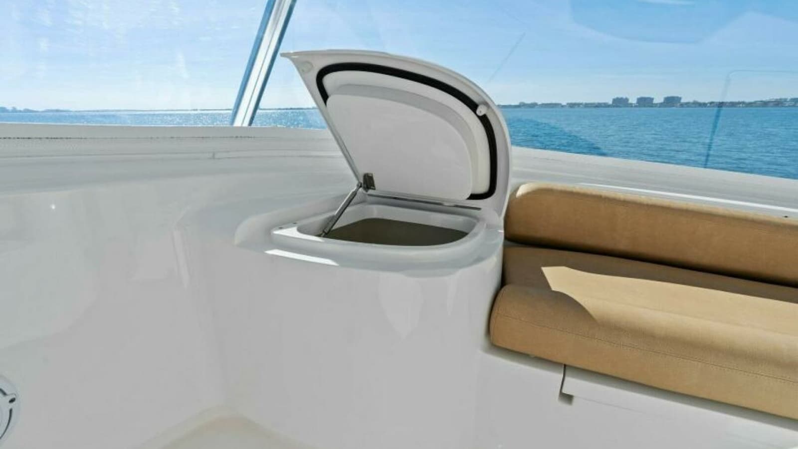 2013 Viking 55 Convertible - Photo 32