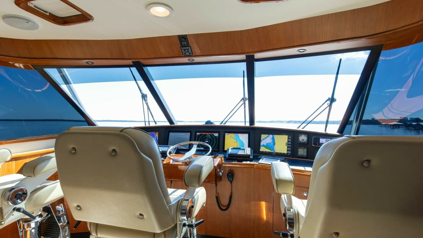 2005 Whiticar 76 Enclosed Bridge - Photo 45