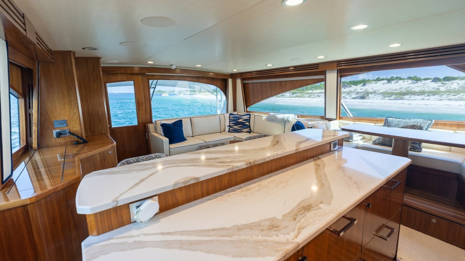 2022 Viking 68 Convertible - Photo 18