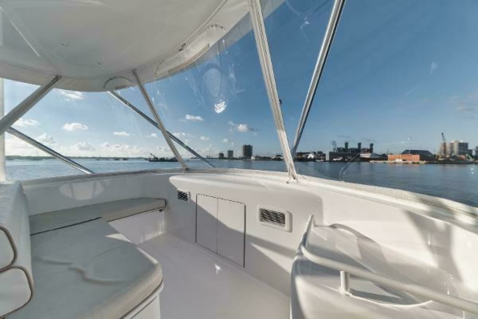 2018 Hatteras GT54 - Photo 14