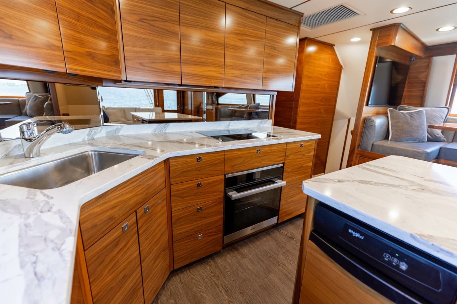 2023 Viking 72 Convertible - Photo 16