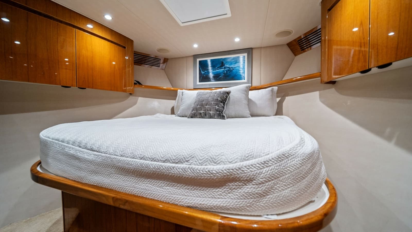 2015 Viking 70 Convertible  - Photo 27