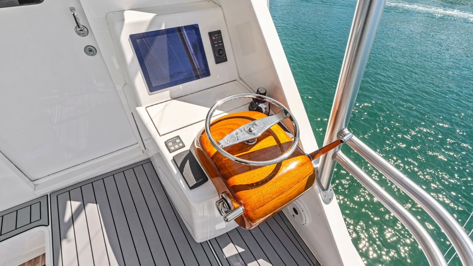 2016 Viking 80 Enclosed Bridge - Photo 99