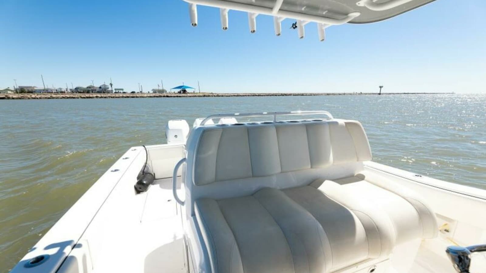 2019 Invincible 39 Open - Photo 38