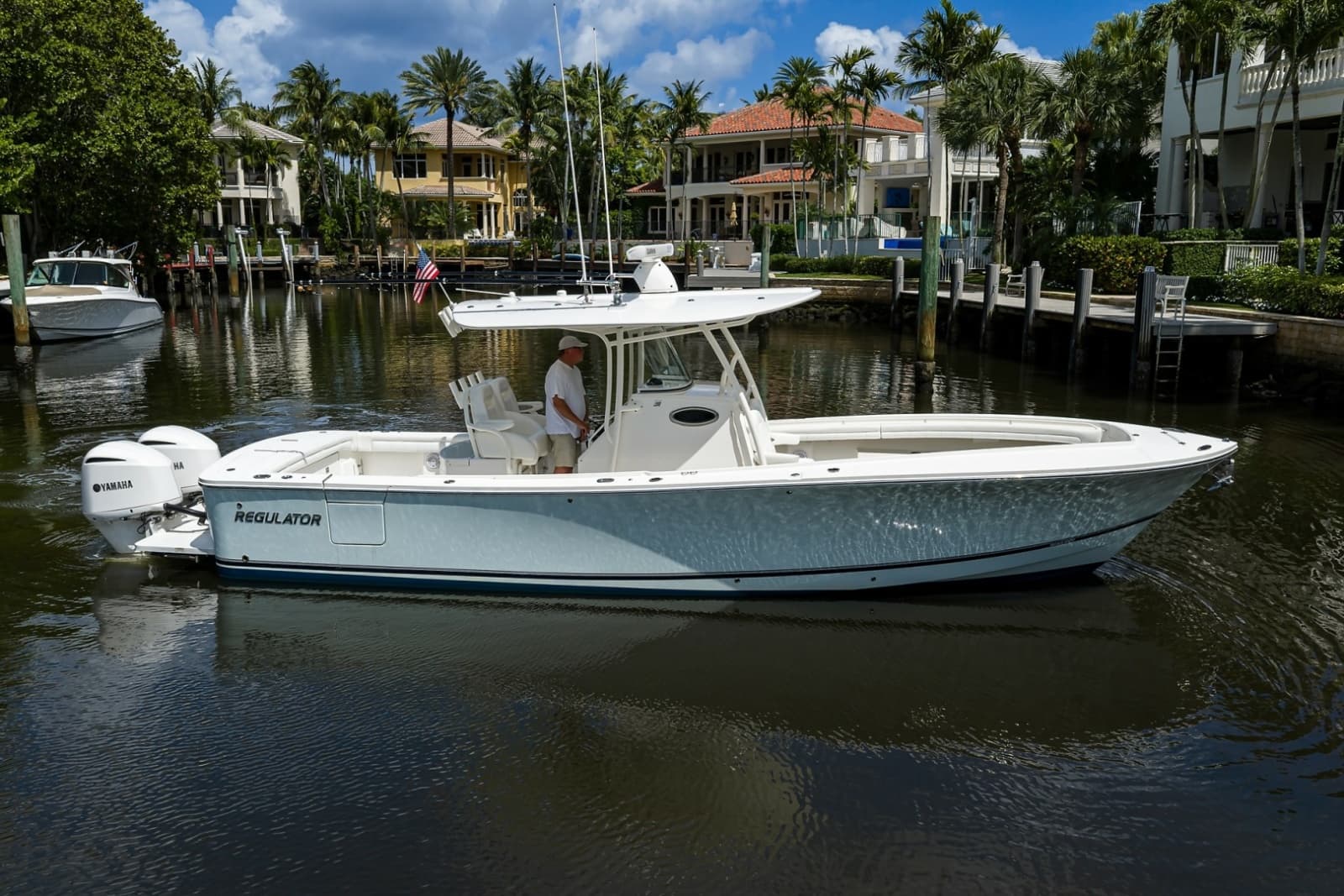2019 Regulator 31 Center Console - Photo 1