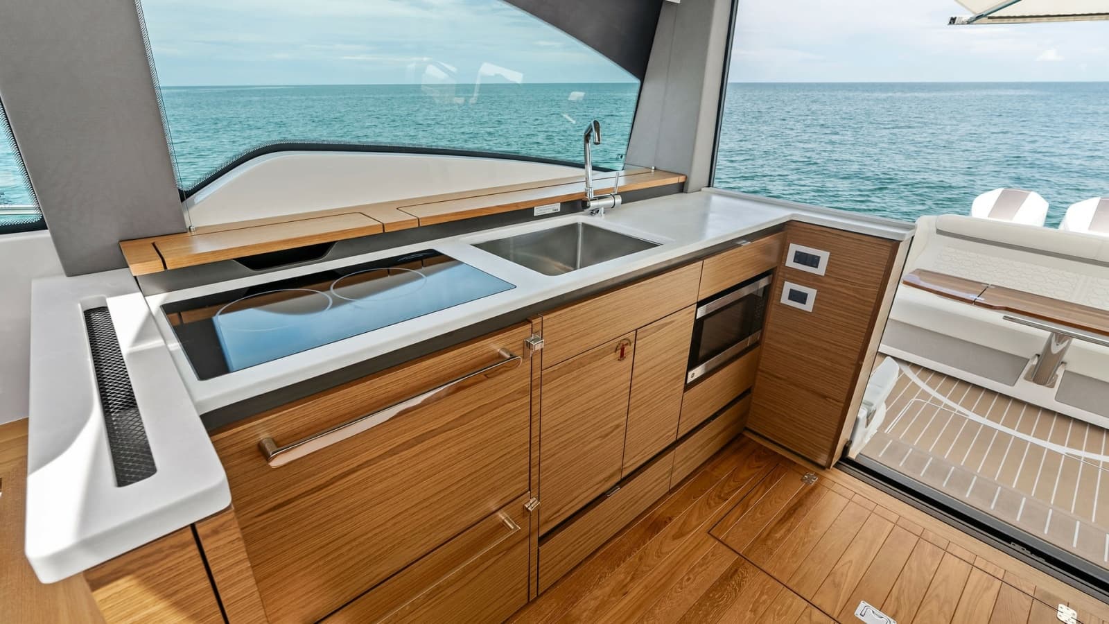 2025 Tiara Yachts 48LE - Photo 43