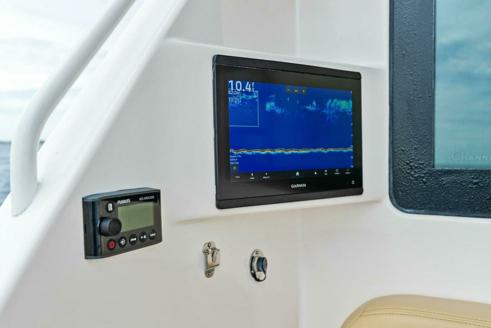 2006 Viking 61 Convertible - Photo 57