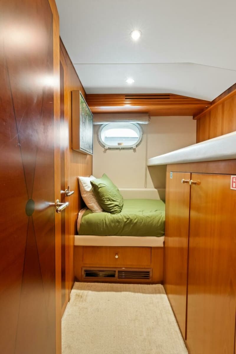 2005 Hatteras 100 Motor Yacht - Photo 10
