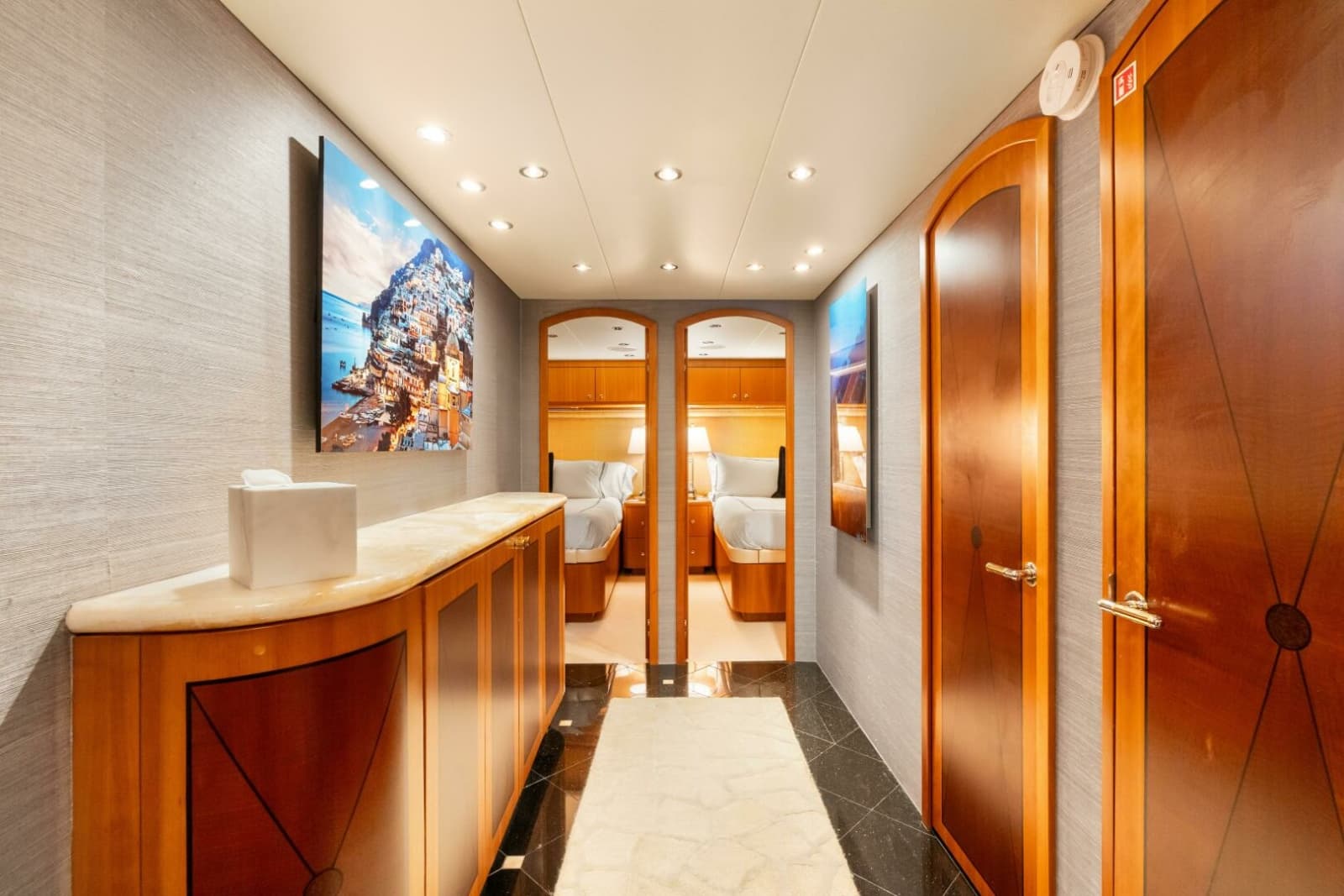 2005 Hatteras 100 Motor Yacht - Photo 6