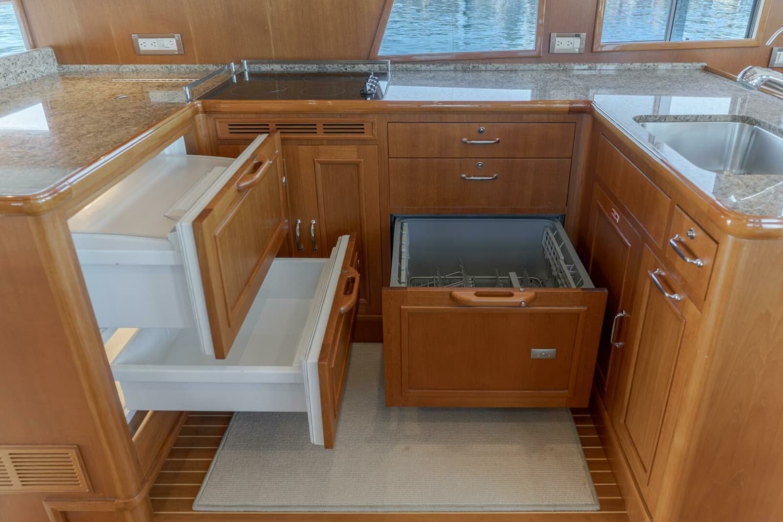 2008 Grand Banks 59 Aleutian RP - Photo 15