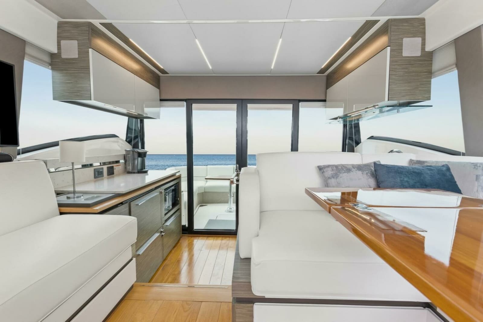 2019 Tiara Yachts C49 Coupe - Photo 13