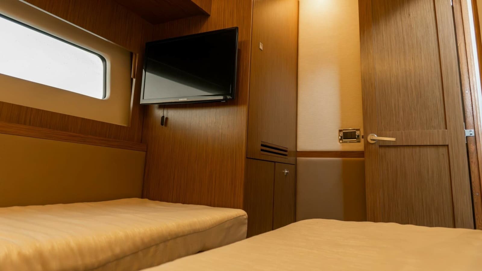 2017 Sea Ray 51 Flybridge - Photo 17