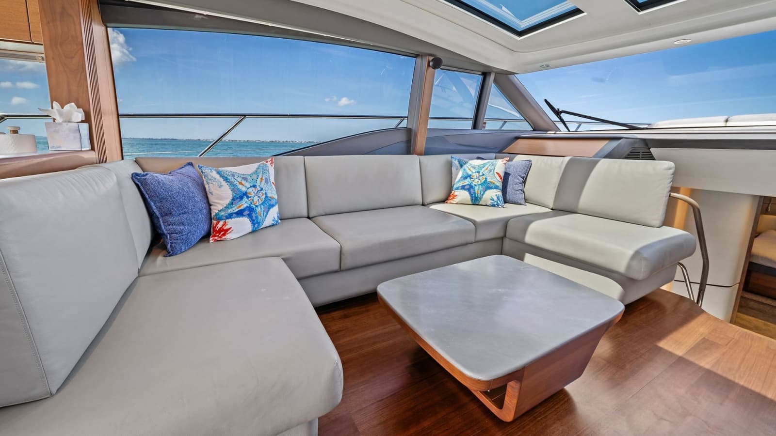 2019 Princess V65 - Photo 6