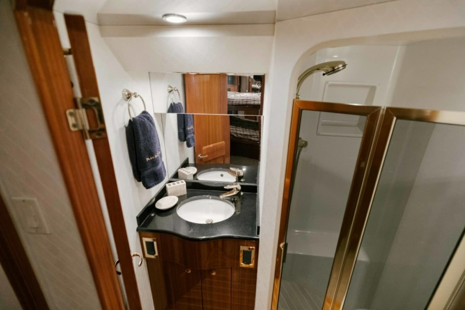 2006 Viking 74 Enclosed Bridge - Photo 34