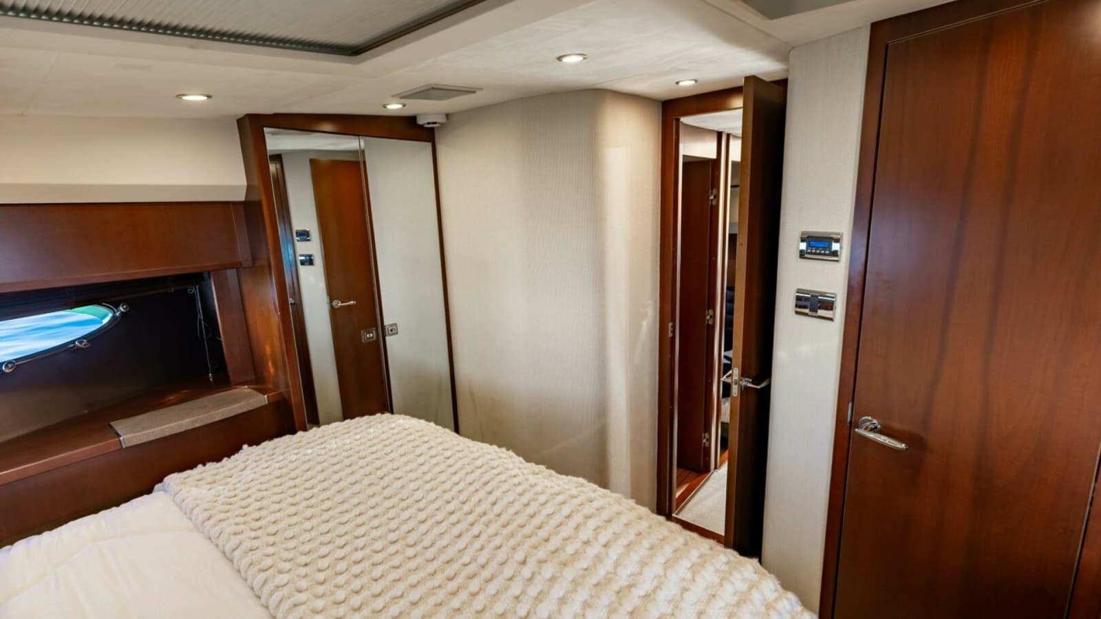 2011 Princess 64 - Photo 20