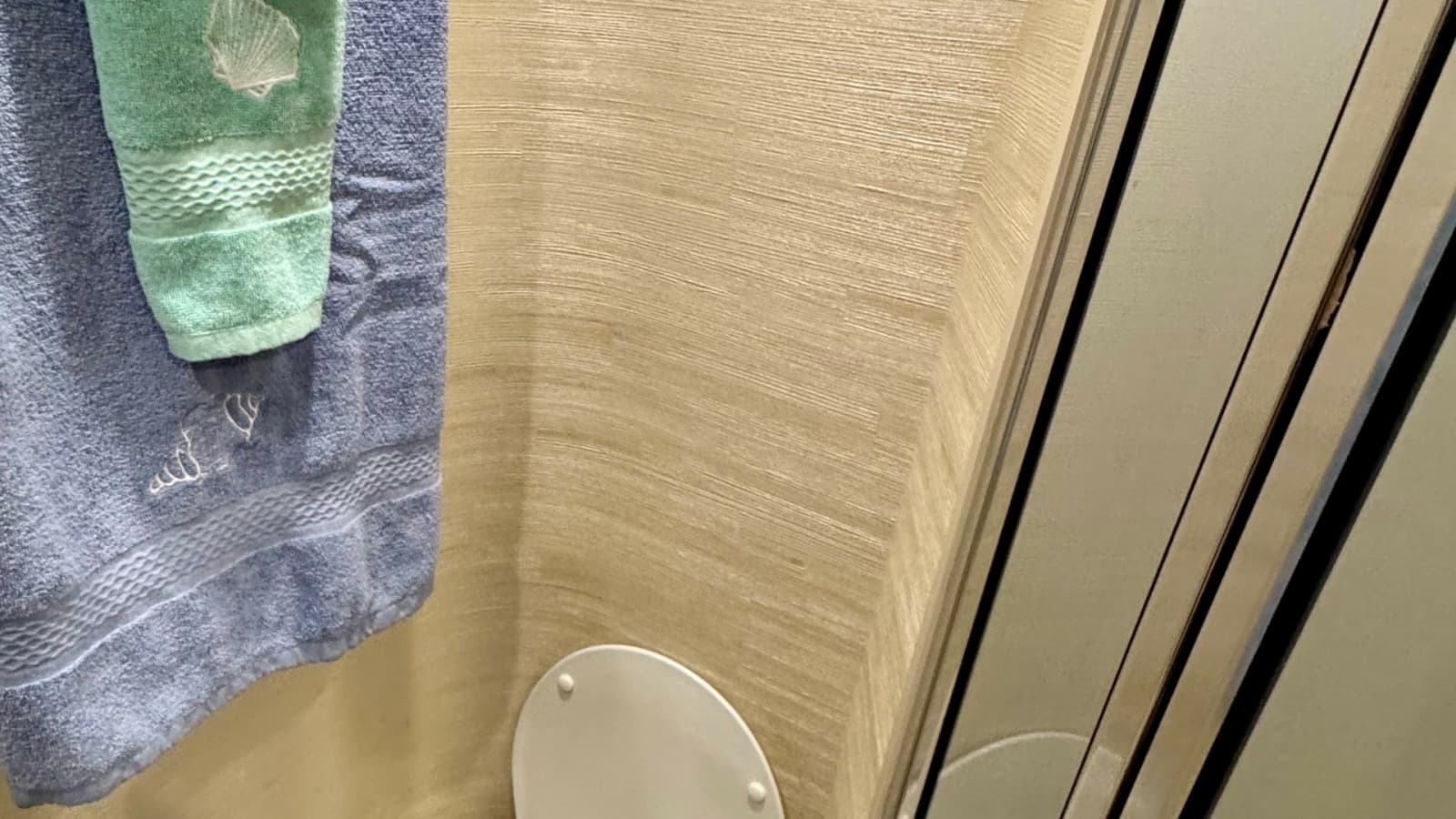 2021 Viking 48 Convertible - Photo 32