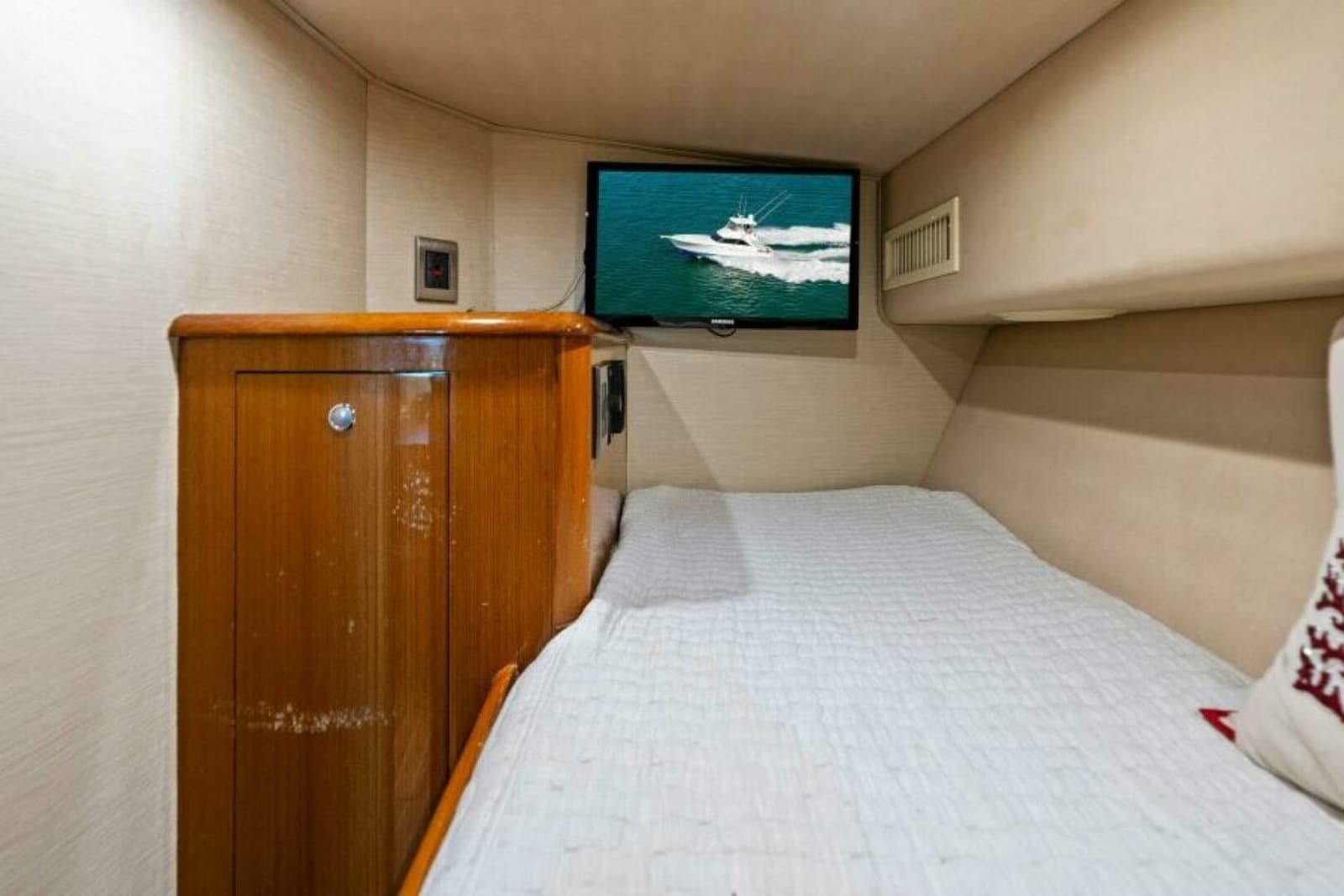 2003 Viking 48 Convertible - Photo 55