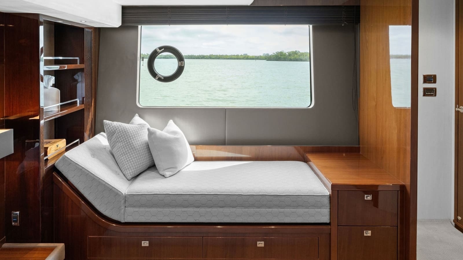 2016 Princess 64 Flybridge - Photo 36