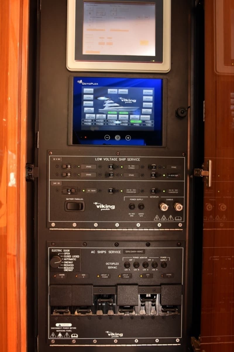 2019 Viking 80 Skybridge - Photo 51