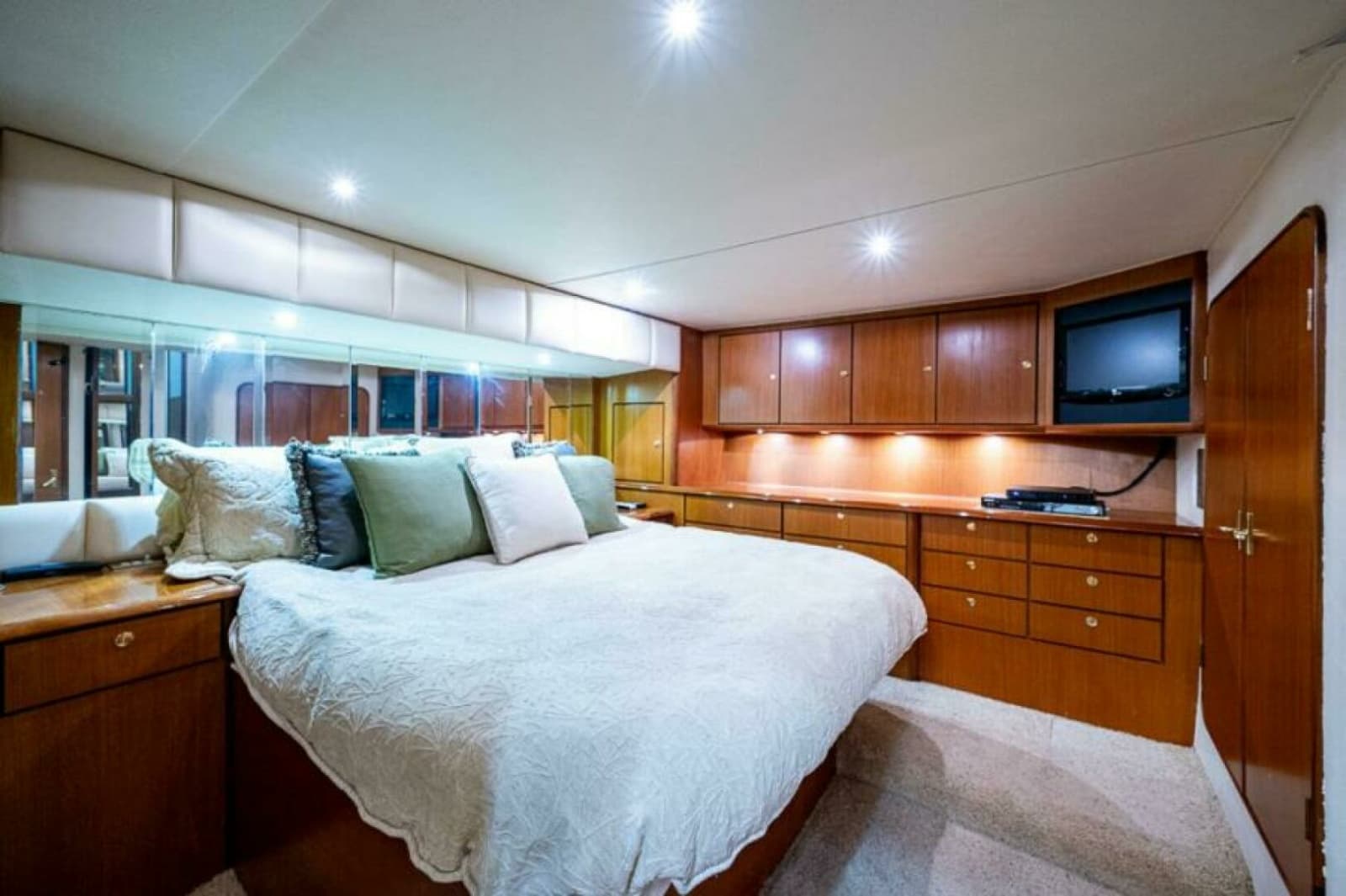 1999 Ocean Yachts 60 Convertible - Photo 43