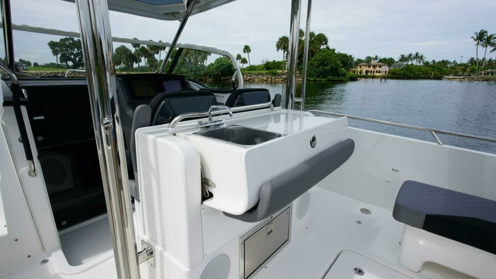 2024 Nimbus Tender 9 - Photo 12