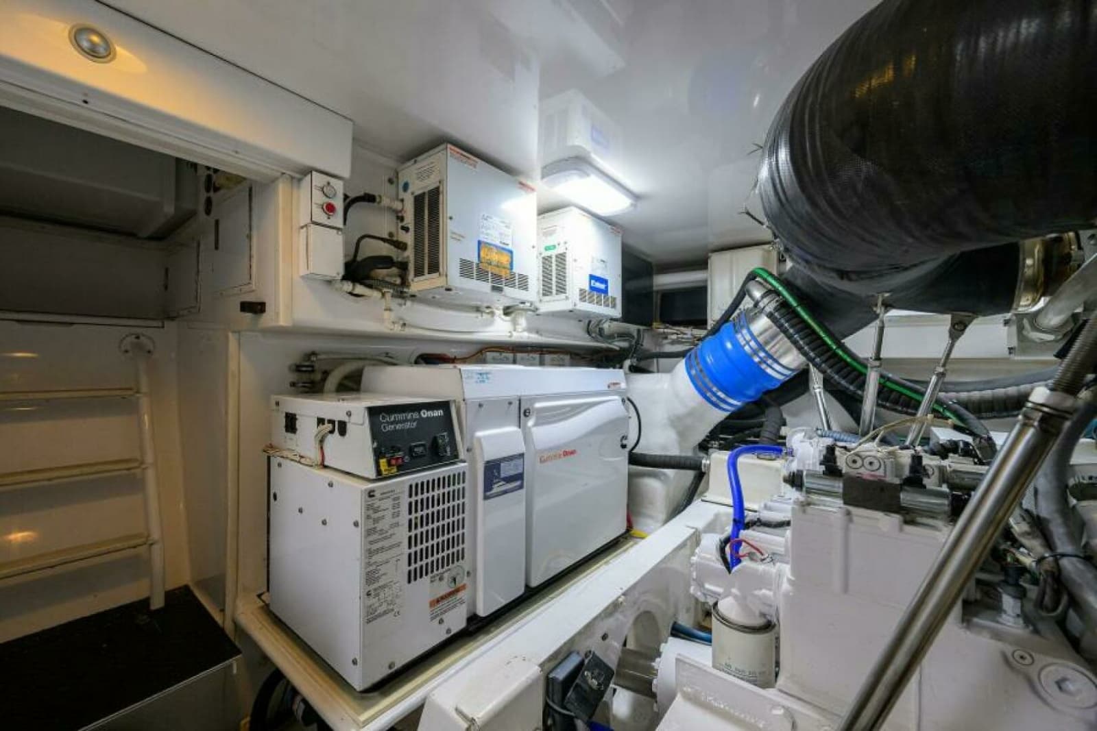 2008 Viking 60 Convertible - Photo 51