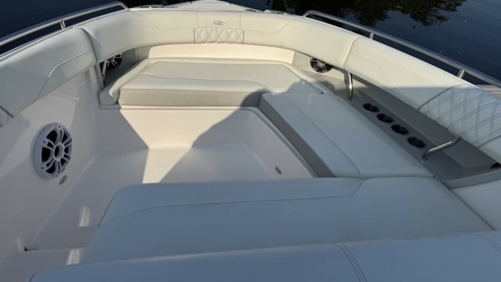 2021 Regal 33 SAV - Photo 18