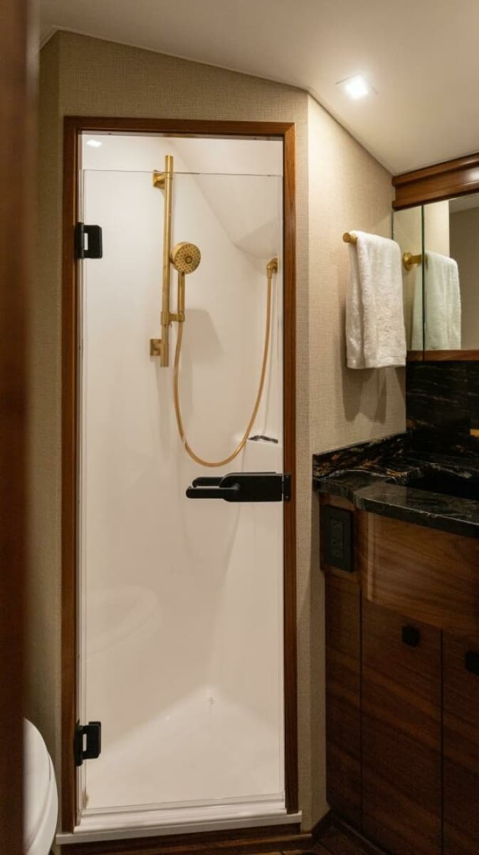 2025 Viking 82 Convertible - Photo 35