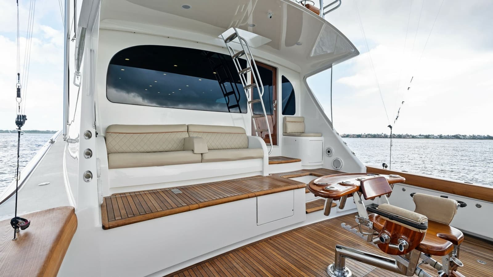 2016 Viking 80 Enclosed Bridge - Photo 3