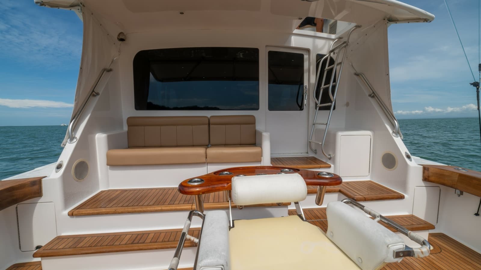2002 Viking 61 Convertible - Photo 43