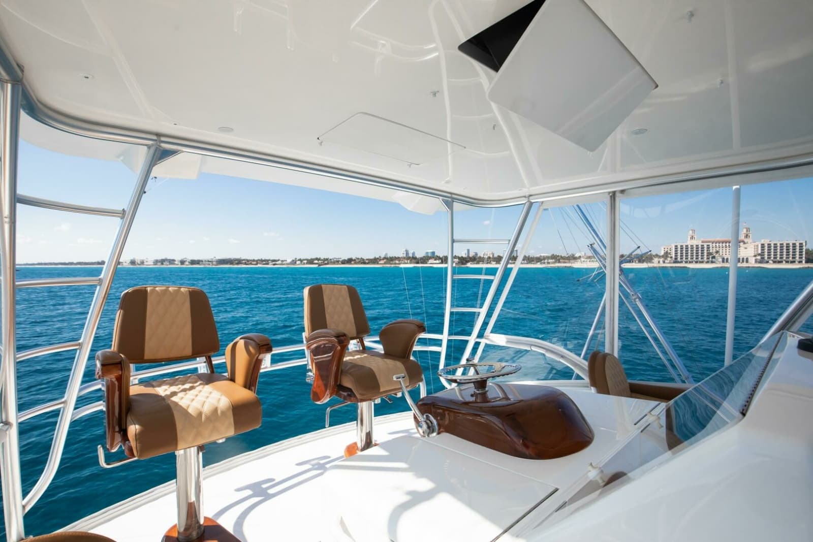2018 Viking 48 Convertible - Photo 23